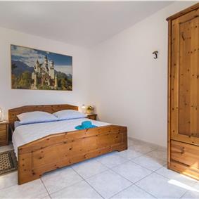 4 Bedroom Villa with Pool and Annex near Porec, Sleeps 8